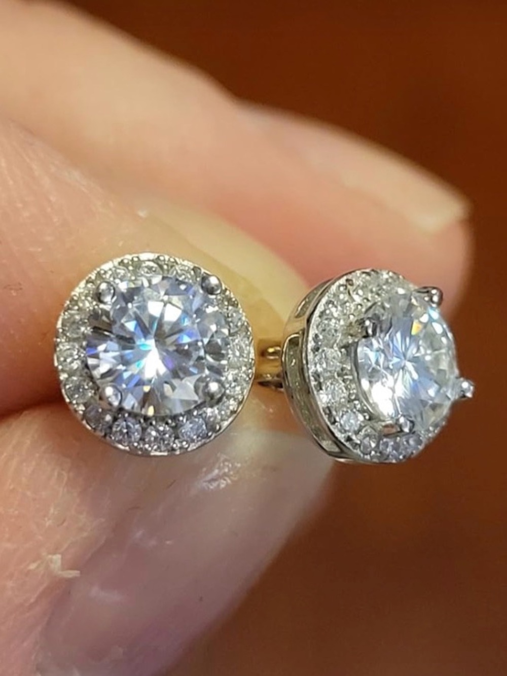 π¨SALEπ¨1CT moissanite diamond Classic Halo Round Stud Earrings - White